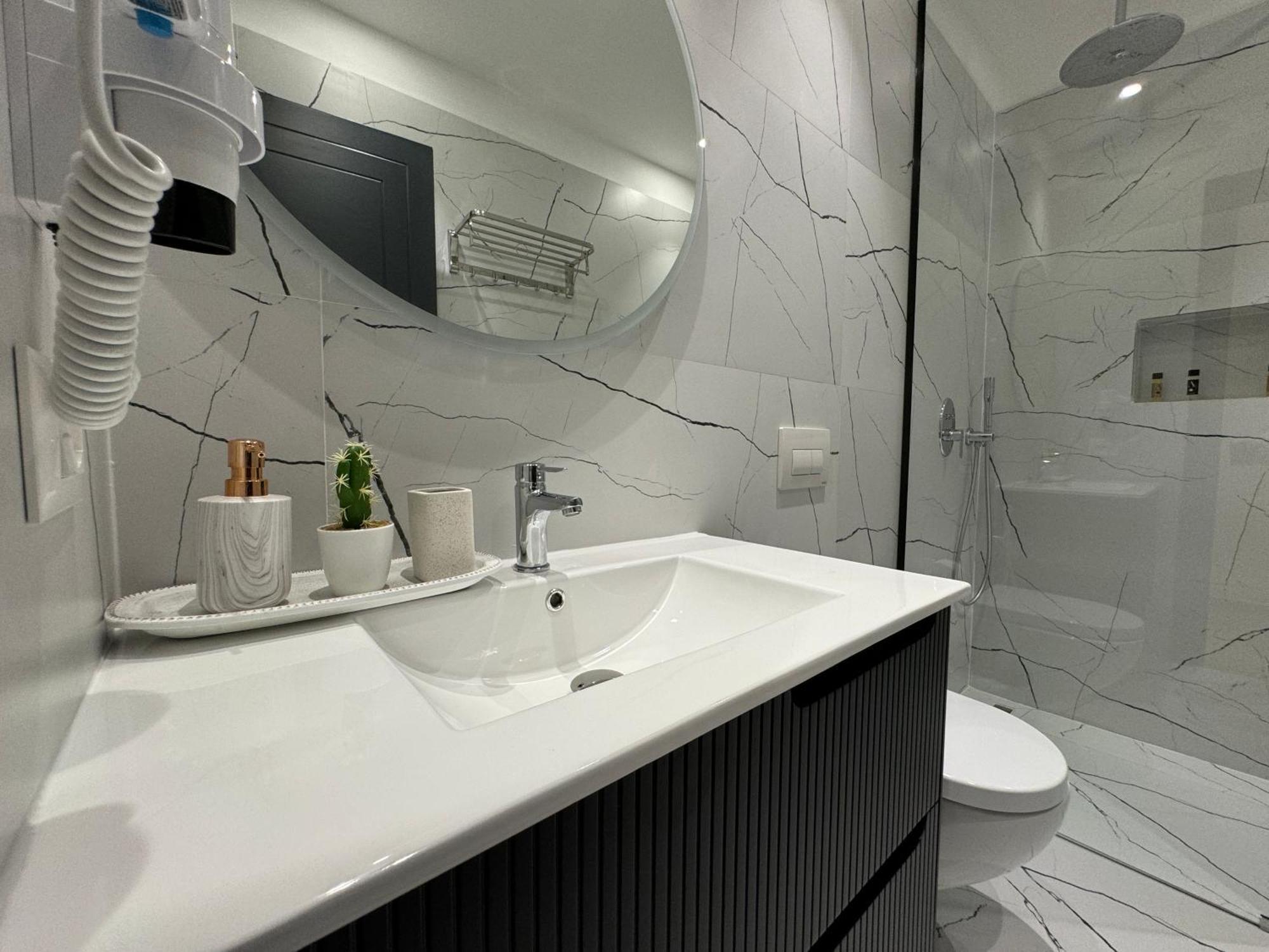Twins Hotel Влёра Экстерьер фото