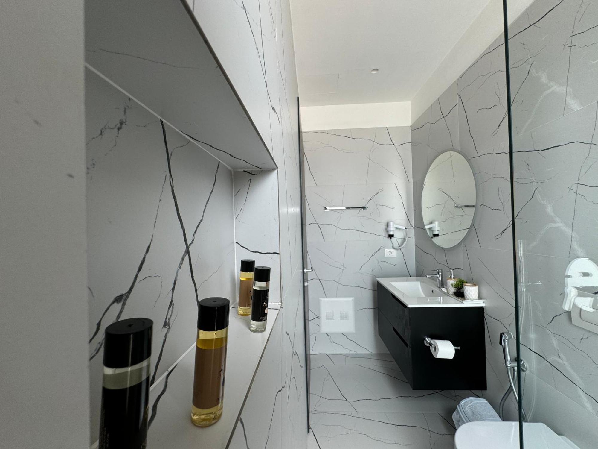 Twins Hotel Влёра Экстерьер фото