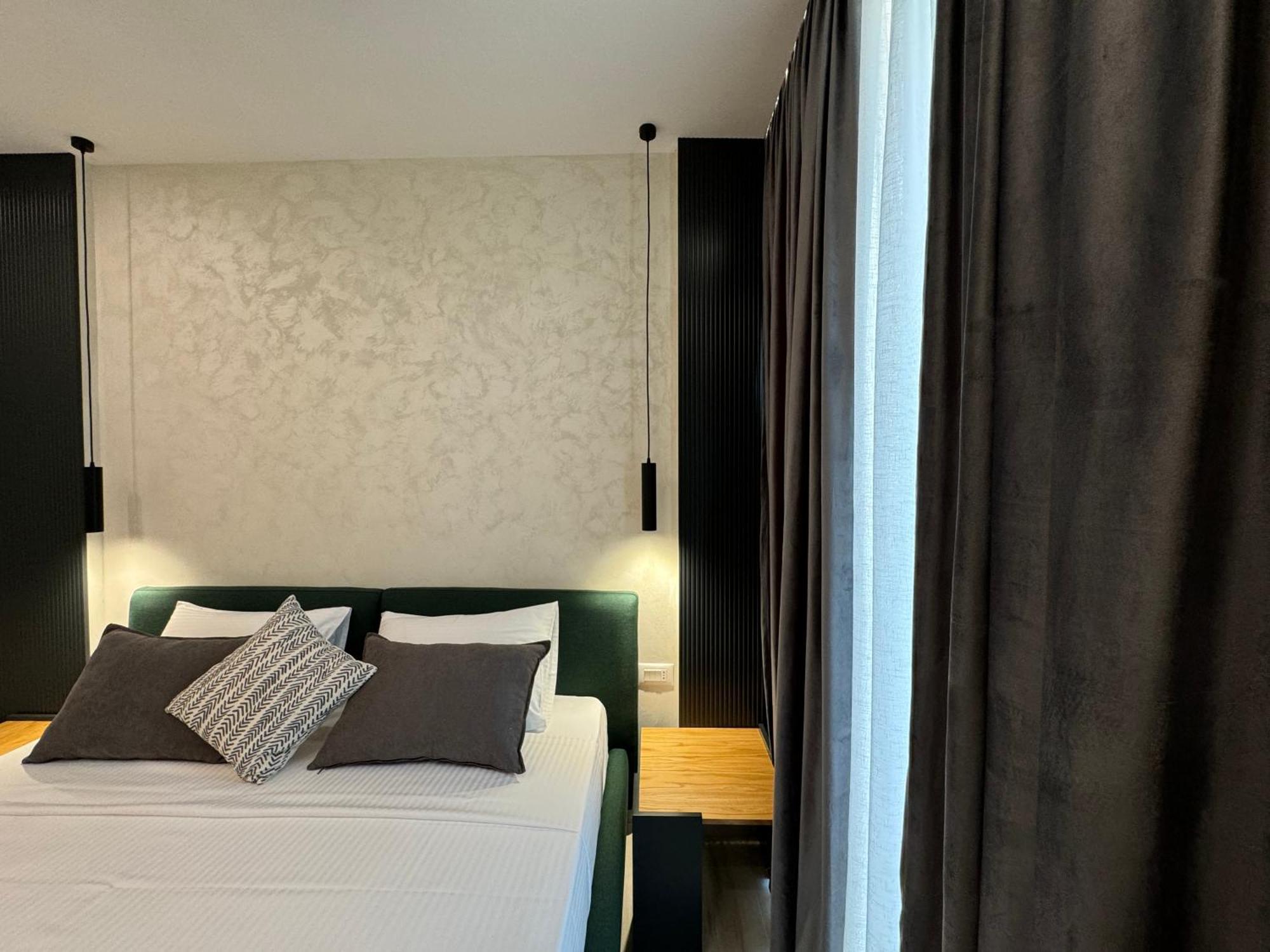 Twins Hotel Влёра Экстерьер фото