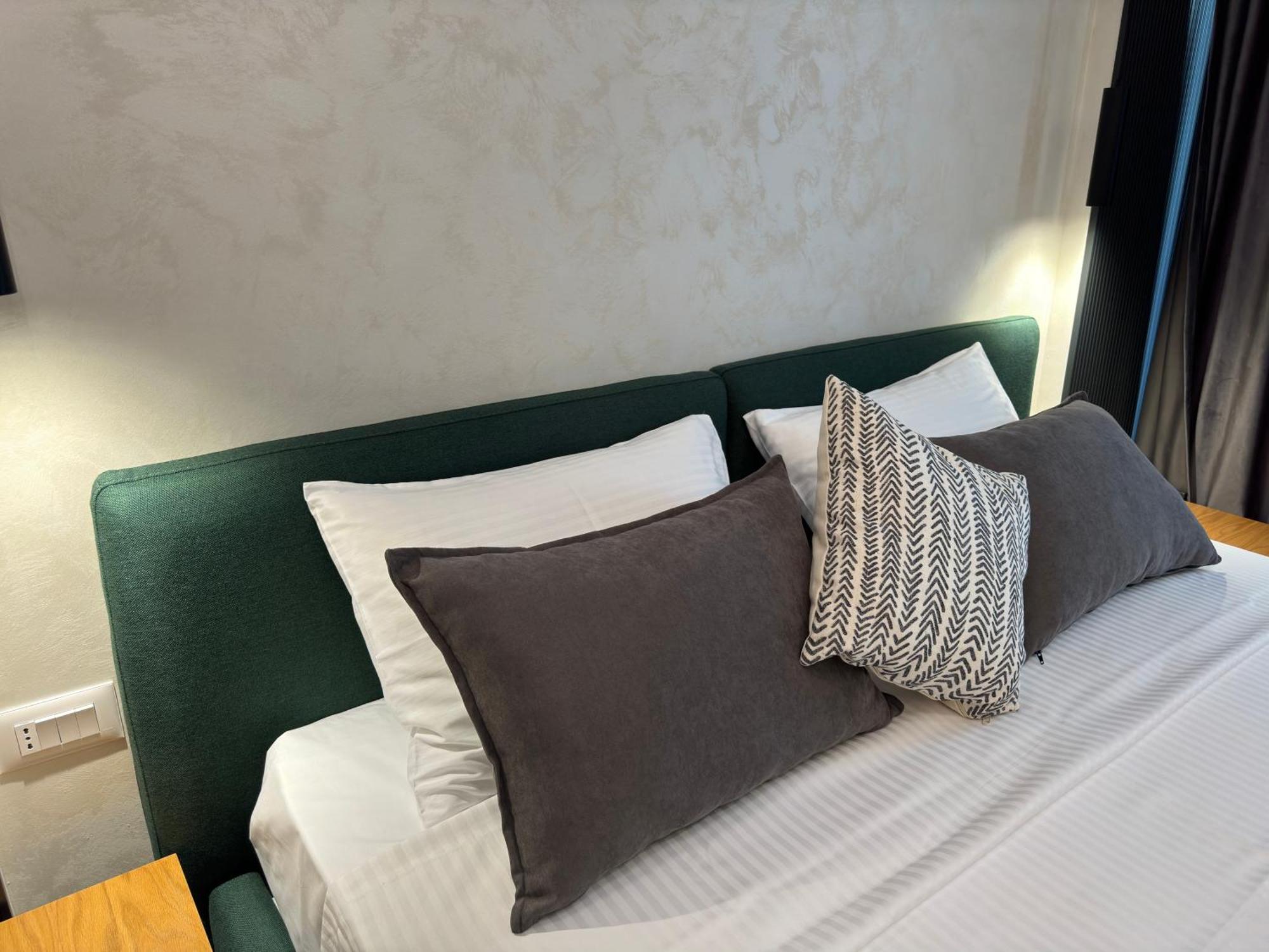 Twins Hotel Влёра Экстерьер фото