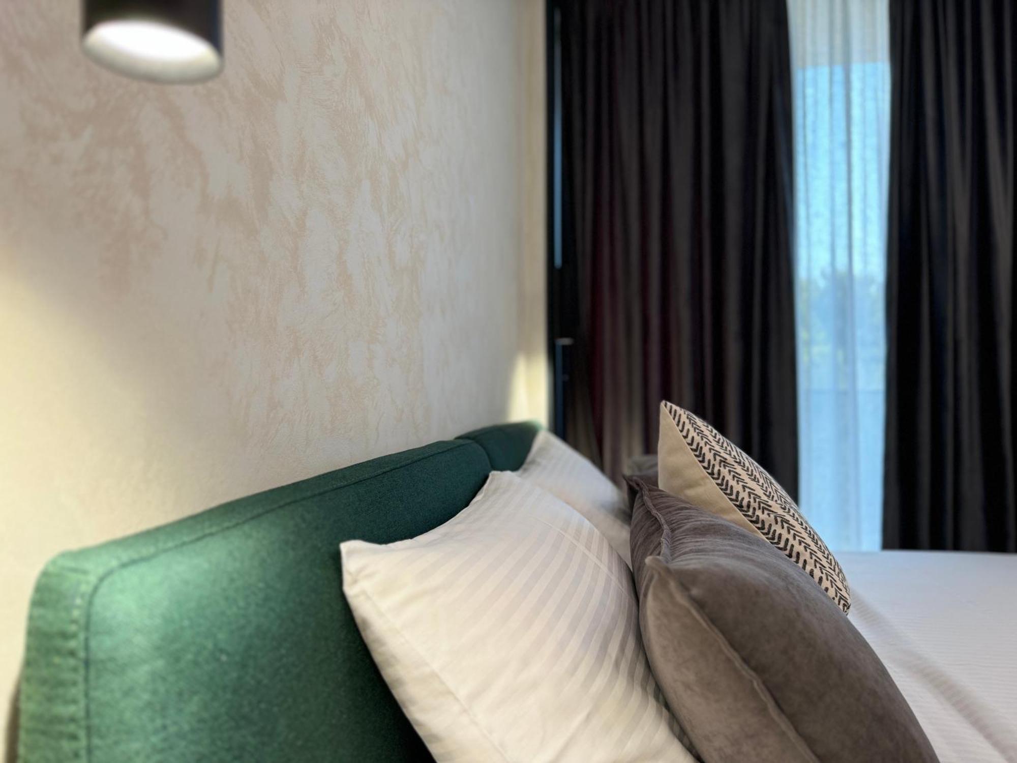 Twins Hotel Влёра Экстерьер фото