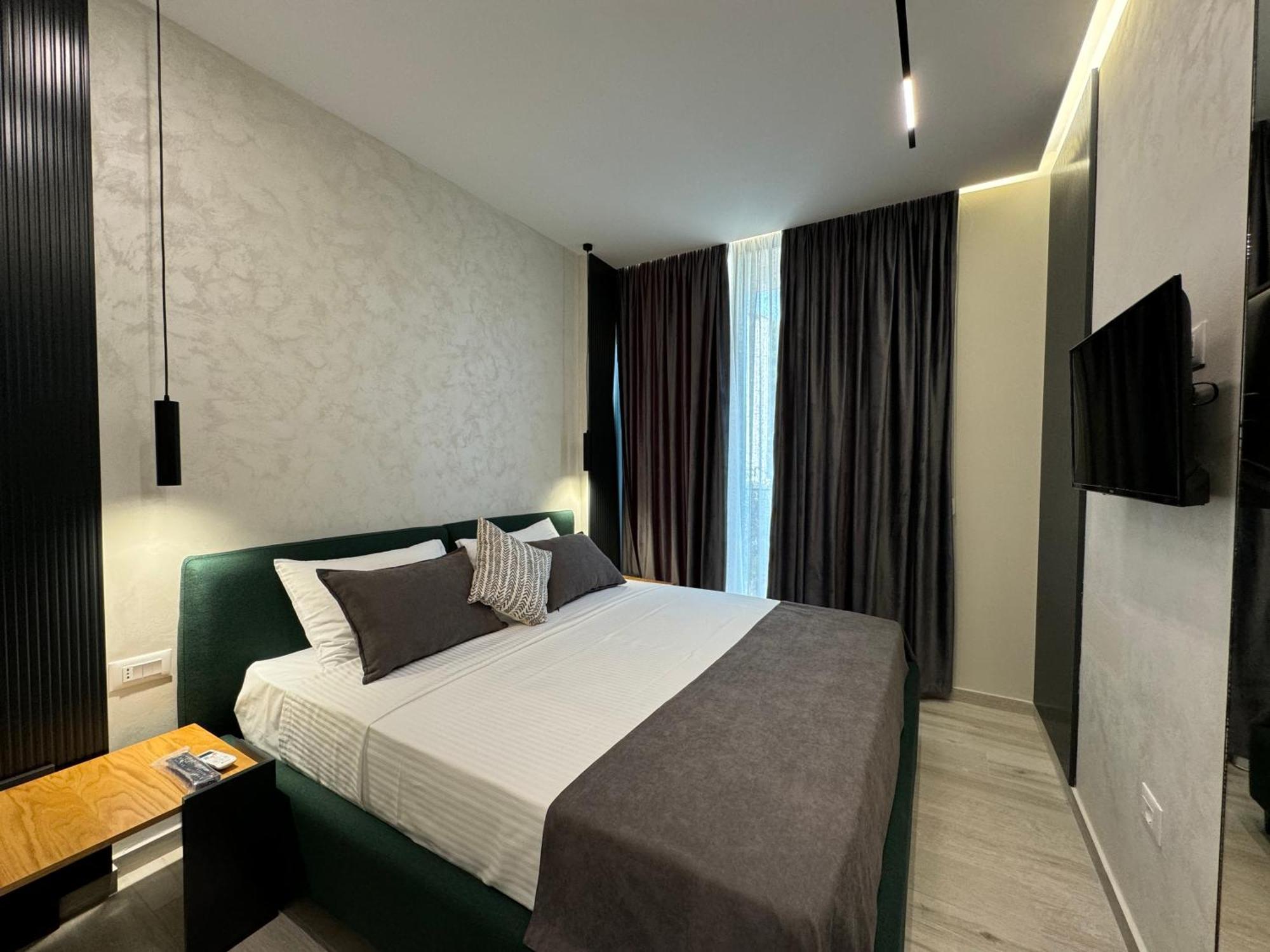 Twins Hotel Влёра Экстерьер фото